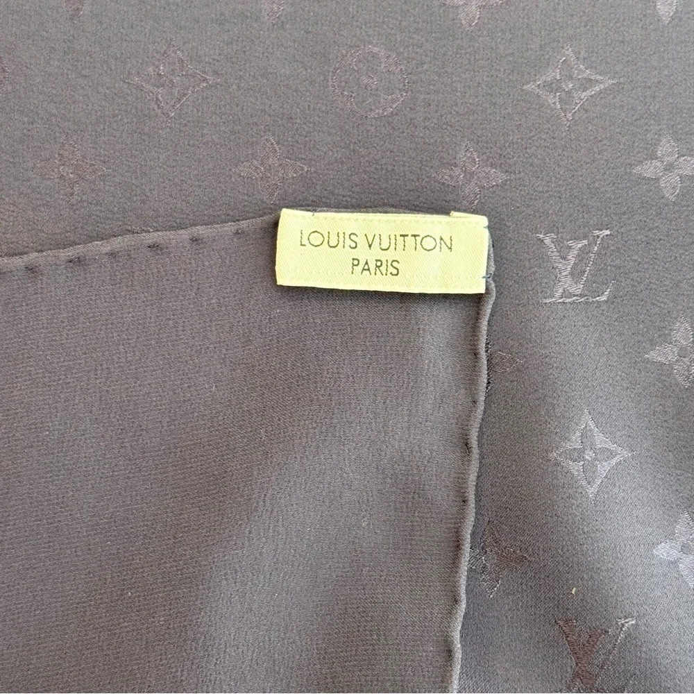 Authentic Louis Vouitton Scarf